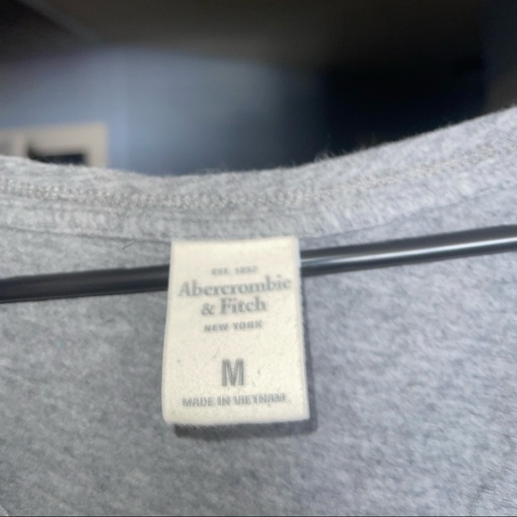 Abercrombie and Fitch Plain Grey T-Shirt - Picture 4 of 4